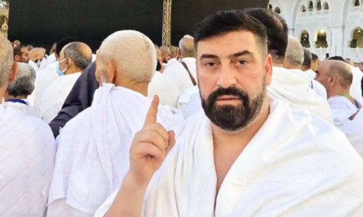 Këngëtari i njohur Meda Iajmërohet nga vendi i shenjtë Meka, ka disa fjalë..(FOTO)