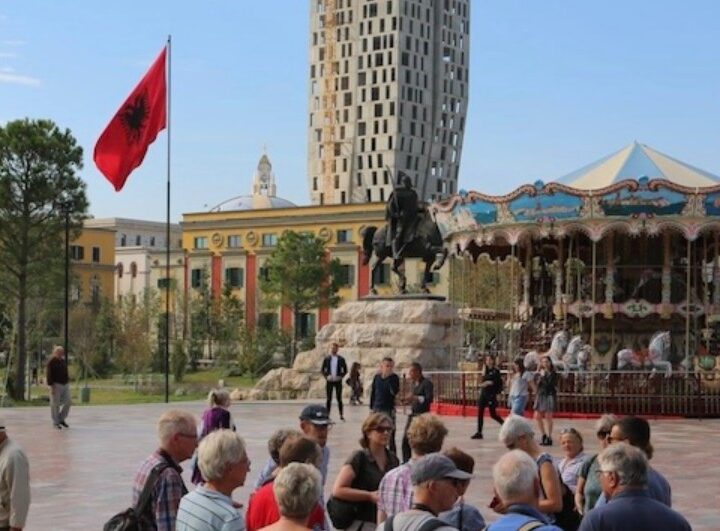 Edhe ata shqiptarë që kan mbetur duan të ikin nga Shqipëria!? Shtet hajdut..