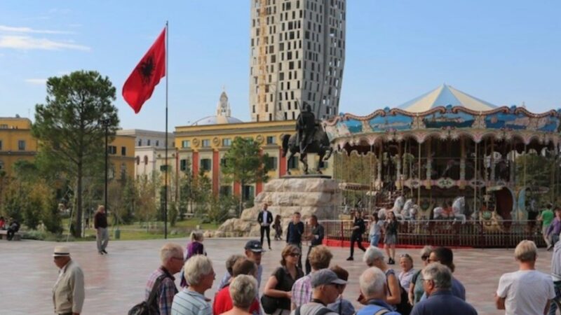 Edhe ata shqiptarë që kan mbetur duan të ikin nga Shqipëria!? Shtet hajdut..