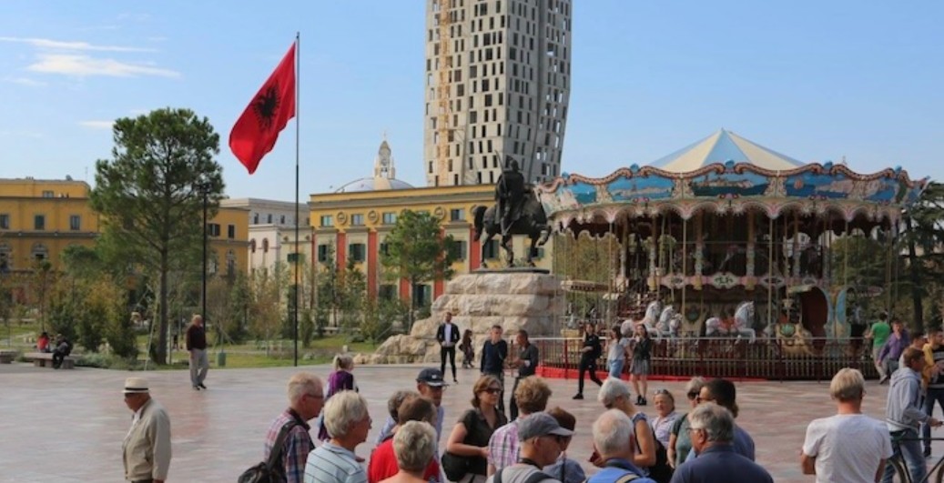 Edhe ata shqiptarë që kan mbetur duan të ikin nga Shqipëria!? Shtet hajdut..