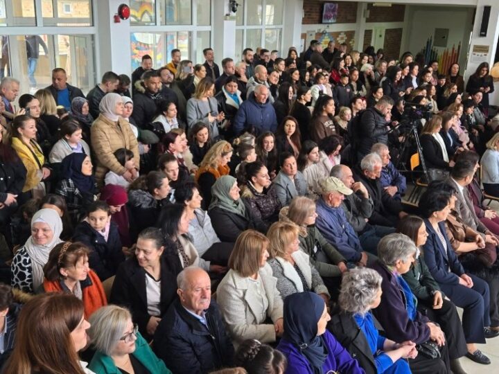 Shkolla e qytetit “Sande Shterioski” festoi Ditën e Shkollës