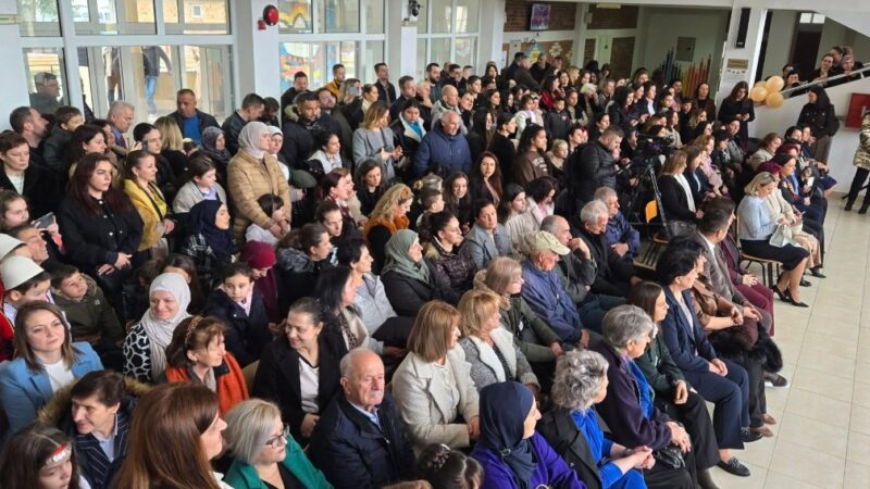 Shkolla e qytetit “Sande Shterioski” festoi Ditën e Shkollës