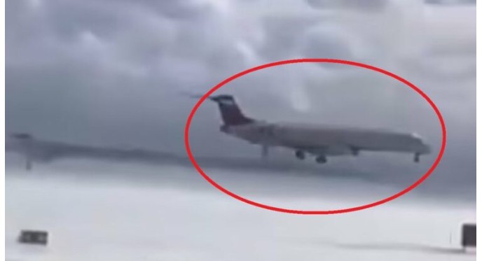 Publikohet video e aksidentit të avionit, ja si u rrotullua menjëherë sapo preku pistën..(VIDEO)