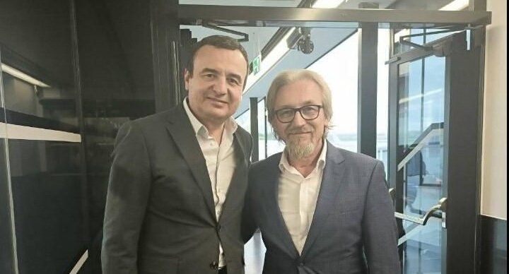 Ministri Fatmir Limani uron Albin Kurtin