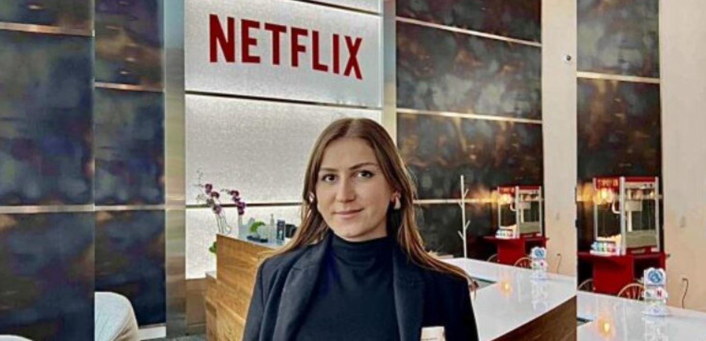 Çamerie Mazreku, vajza e parë shqiptare që punësohet në “NETFLIX”..