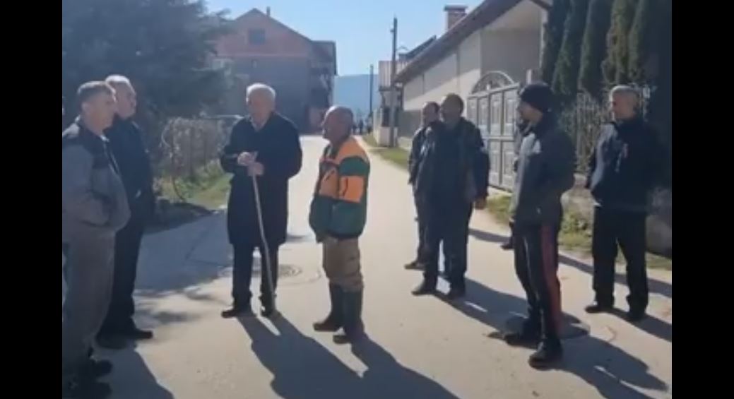 Kërçovë: Mbi 15 qen të lidhur në oborr! (VIDEO)