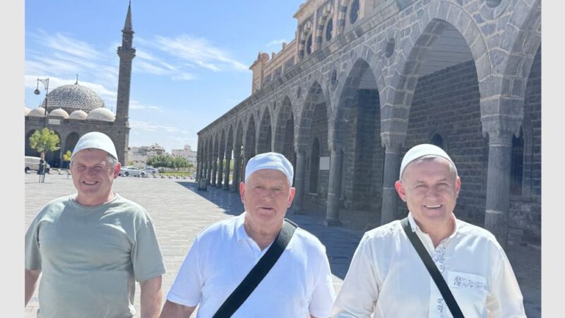 Kërçovarët udhëtim shpirtëror në Mekë dhe Medinë me plisin e bardhë (FOTO)