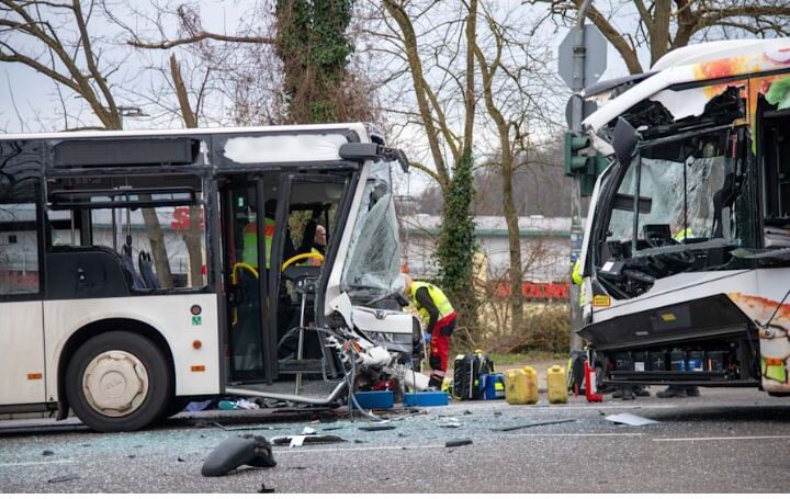 Përplasje mes dy autobusëve në Gjermani! Mbi 35 të plagosur..