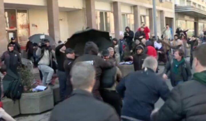 Sërish situatë kaotike në Serbi! A po i vjen fundi Vuçiqit..? (VIDEO)