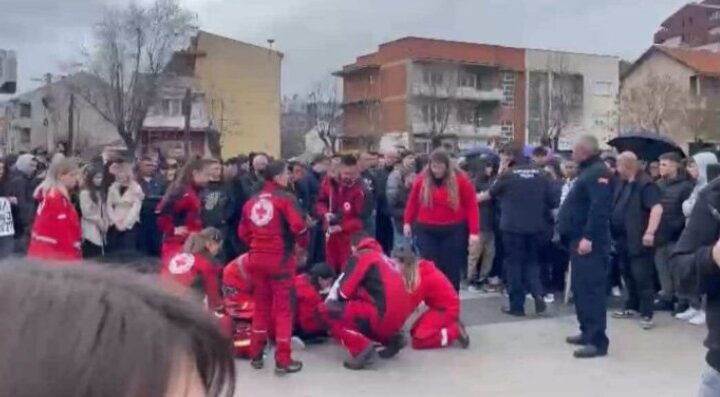 Përkeqësohet gjendja shëndetësore e dy protestuesve në Koçan, intervenon Kryqi i Kuq..!?