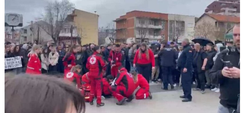 Përkeqësohet gjendja shëndetësore e dy protestuesve në Koçan, intervenon Kryqi i Kuq..!?