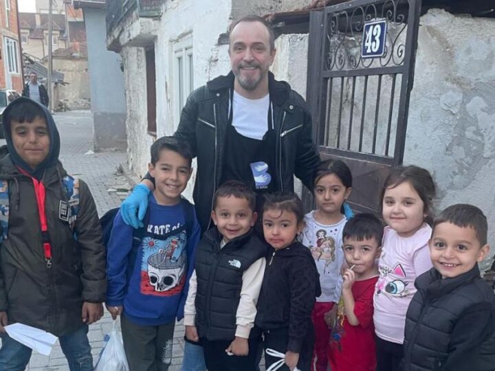 Këngetari i mirnjohur Kërçovar Duli nis aktivitetet humanitare (FOTO)