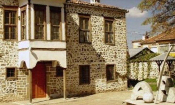 Ecurit e artsimit fillor shqip në Kërçovë dhe rethini nga viti 1945