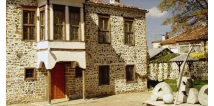 Ecurit e artsimit fillor shqip në Kërçovë dhe rethini nga viti 1945