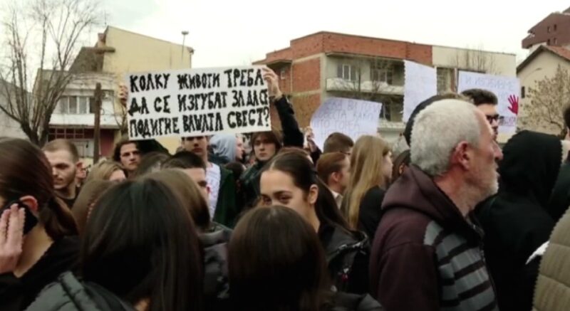 Tensionohet protesta në Koçan..! (VIDEO)