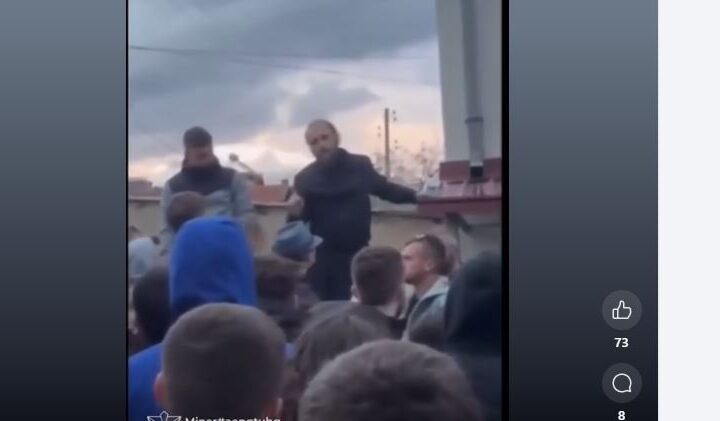 Prifti i Koçanit arriti ta shpëtojë shtëpinë e kryetarit të Komunës..!? (VIDEO)