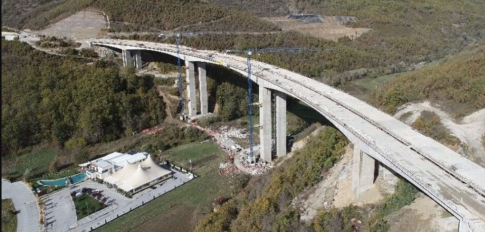 Autostradës Kërçovë-Ohër nuk i shihet fundi, qytetarët shprehen të revoltuar ?