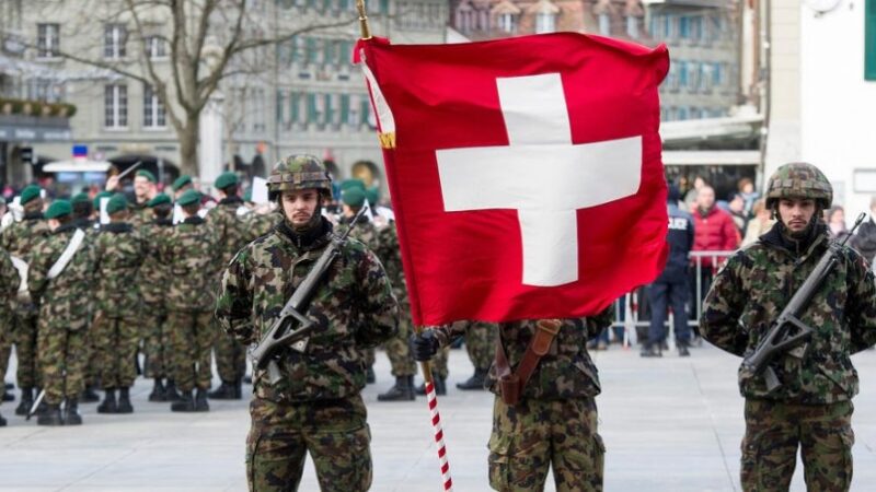 Zvicër: Ushtarët mund të agjërojnë dhe të falen