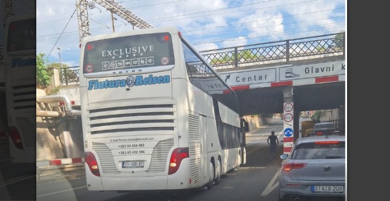 Autobusi me mërgimtarë bllokohet në nënkalim në Kroaci..!?