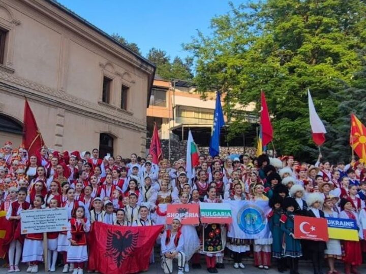 Kërçovë mbahet festivali i 18 ndërkombëtar folklorik (VIDEO)