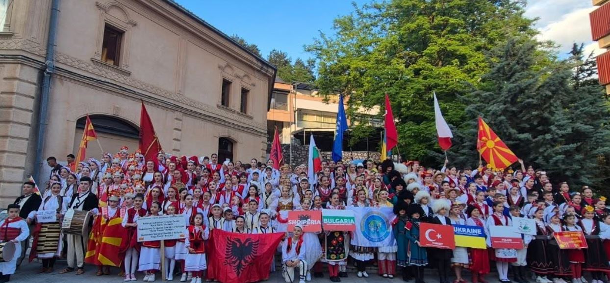 Kërçovë mbahet festivali i 18 ndërkombëtar folklorik (VIDEO)