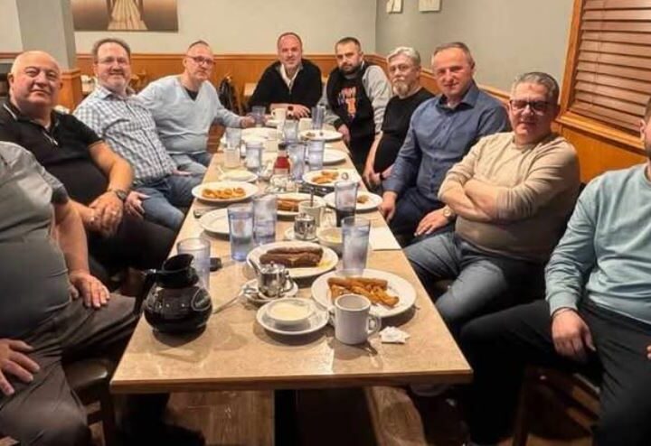 Carlock Family Restaurant mirëpret Odën Kërçovare