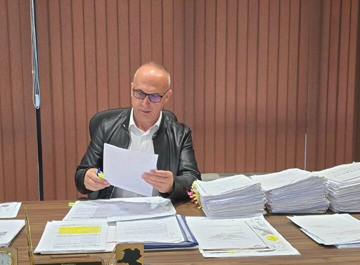 Pas vizitave ne Amerikë dhe Austri kryetari Fatmir Dehari nis me punën