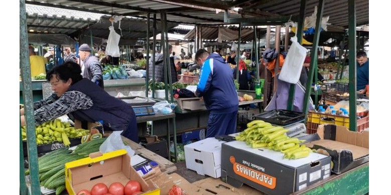 Çmimet kapin qiellin, shitësi: Qytetarët blejnë vetëm në javën e parë të muajit..!?