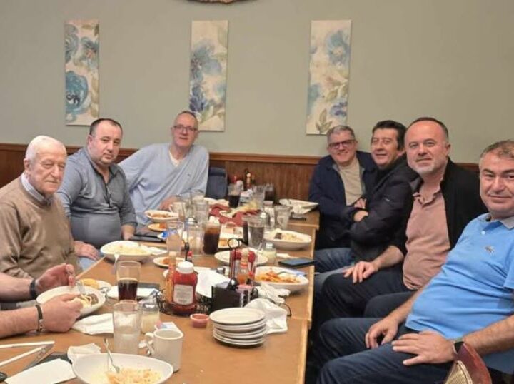 Sunfields Restaurant çerdhe e mikëpritjes në Yorkville