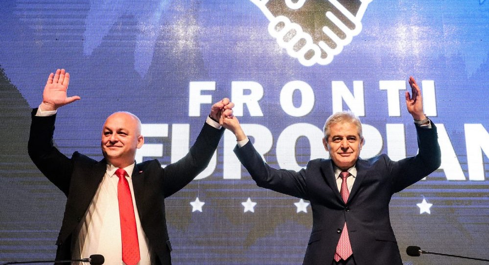 Përçahet Fronti Europian, Bejxhan Iljaz “rreshtohet” krah deputetëve të VLEN-it..!?