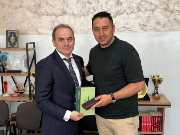 Zëvendësministri i Arsimit Lulzim Aliu vizitoi shkollën fillore “Sande Shterjoski” (FOTO)