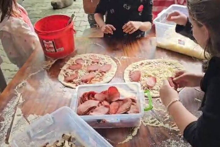 Atrakcion me fëmijët në Kërçovë (FOTO)