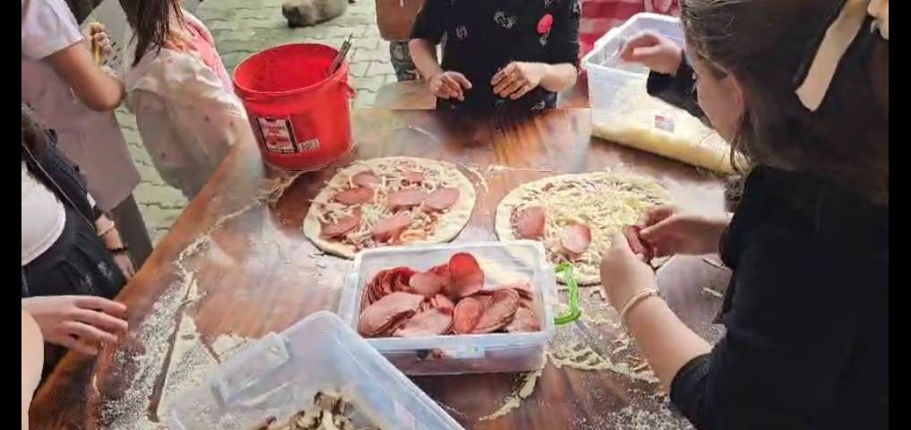 Atrakcion me fëmijët në Kërçovë (FOTO)