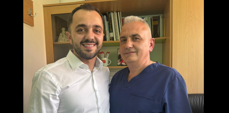 Shkodran Alili afron gjat vetes mjekun Dr. Senaver Selimin