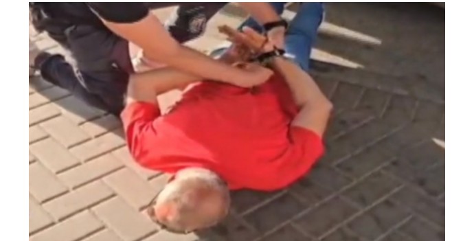 Policia dhe BIA serbe bëjnë shou duke e arrestuar një serb të Shtërpces – e akuzojnë si spiun të shqiptarëve (VIDEO)