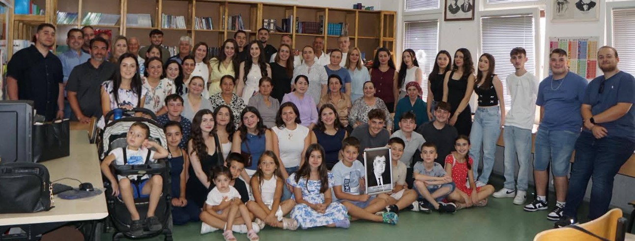 Trashëgimtarët e poetit Selim Adili, nderojnë rrënjët e trungut të tyre