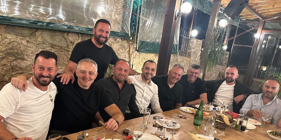 Shkodran Alili takim me mërgimtarët. Prezent dhe Dr. Luan Elezi nga Amerika