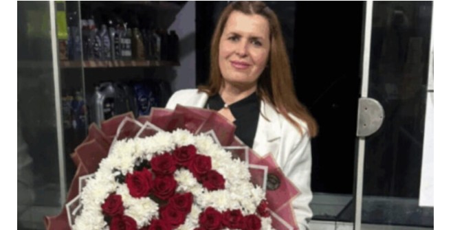 Tragjike ! Djali e godet 7 herë me th*kë nënën