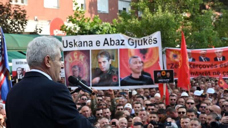 Ali Ahmeti fton në marshim në Prishtinë në mbështetje të ish-luftëtarëve të UÇK-së