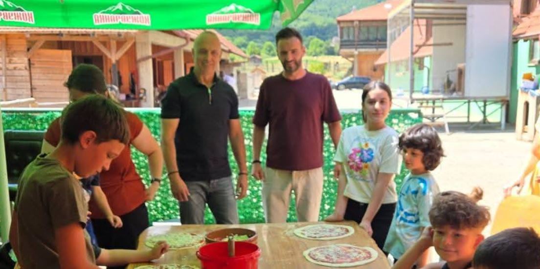 “Rrënjët tona flasin shqip”, në Swiss Ranch !