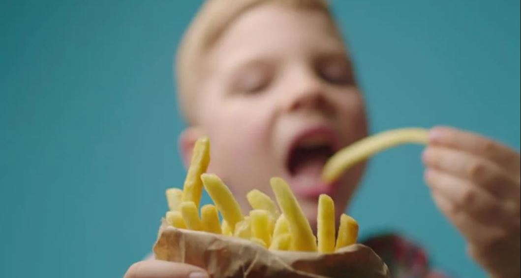 Studimi i ri paralajmëron për rrezikun e patateve të skuqura !?