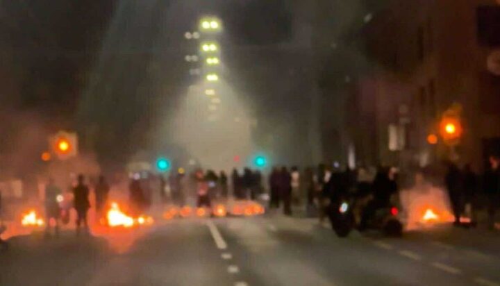 Kaos në Zvicër ! Protestuesit përplasen me policinë në Lozanë (VIDEO)