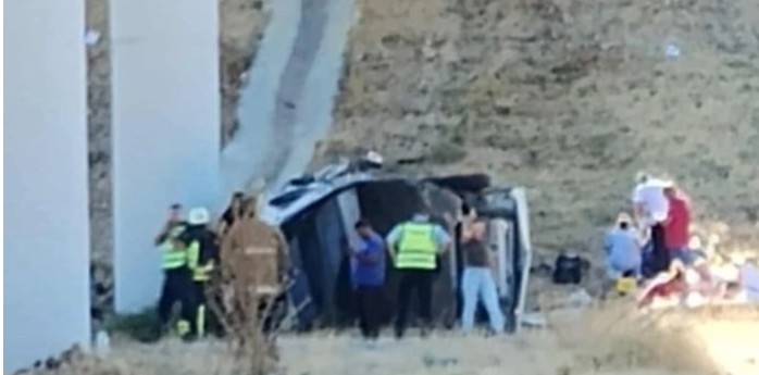 Aksident i rëndë në Maqedoni ! Furgoni që transportonte punëtorë ra nga ura