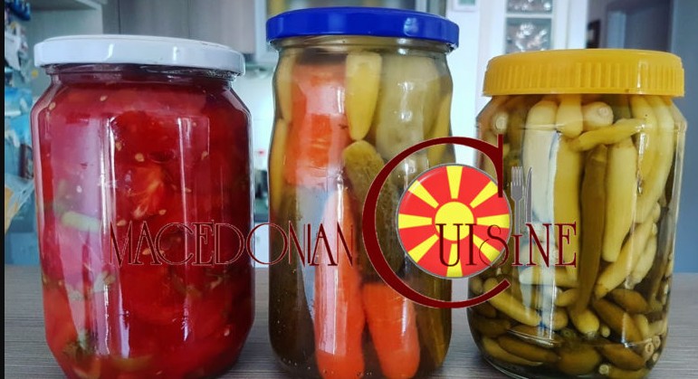 Ka filluar sezoni i turshive, qytetarët ankohen për çmime të larta !