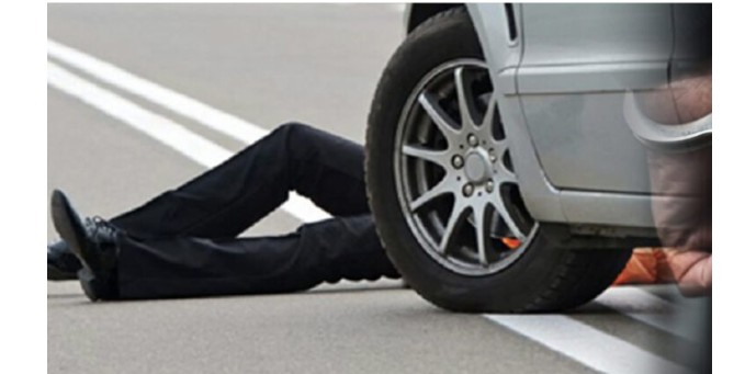 Aksident! I mituri pa patentë godet këmbësor, një i lënduar rëndë