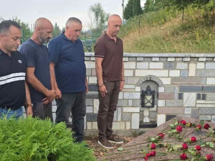 Kryetari i Kërçovës, Fatmir Dehari, përkujton Komandant Lalën