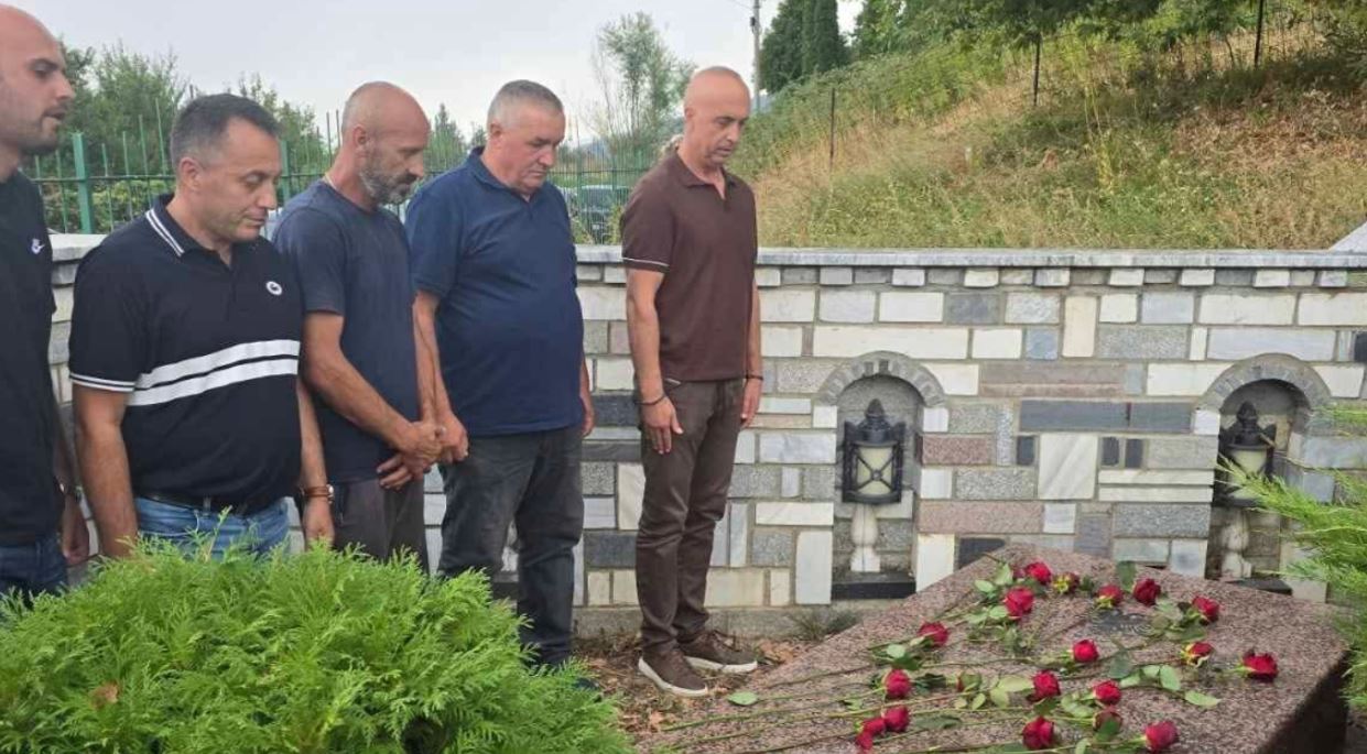 Kryetari i Kërçovës, Fatmir Dehari, përkujton Komandant Lalën