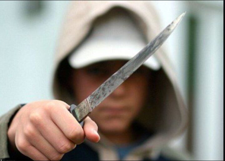 Francë: Mësuesja sulmohet me thikë nga nxënësi !