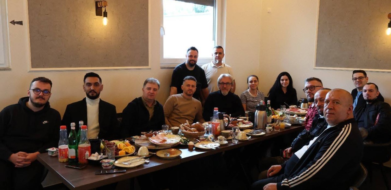 Tv Gurra: Fatmir Limani pritet ngrohtësisht nga mërgata Kërçovare në Dortmund