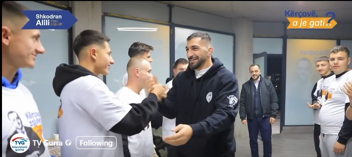 Tv Gurra: Shkodran Alili mirëpret kampionin Florim Zendeli! (VIDEO)